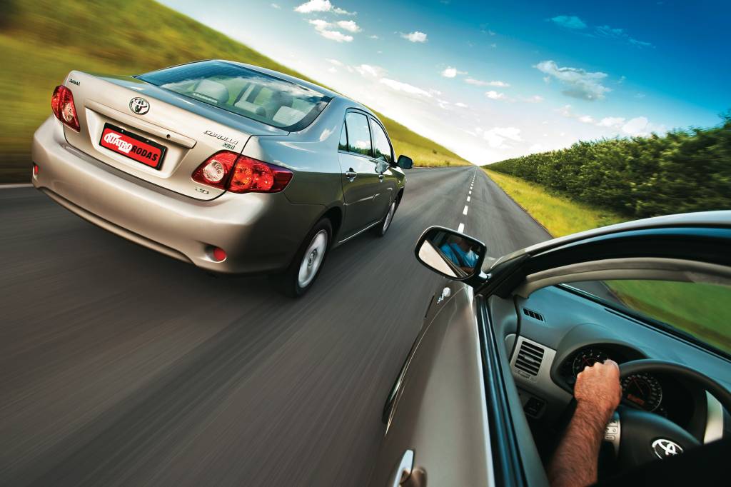 COMPARATIVO – COROLLA XEI 2.0 X COROLLA GLI 1.8 Toyota Corolla XEi 2.0 e GLi 1.8