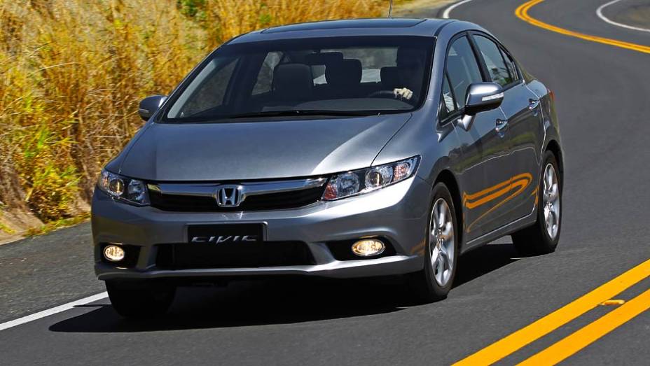 A principal novidade é a nova motorização 2.0 flex, que entrega até 155 dcv com etanol | <a href="https://gutenberg.quatrorodas.abril.com.br/noticias/fabricantes/honda-civic-2014-ganha-motor-2-0-730338.shtml" rel="migration">Leia mais</a>