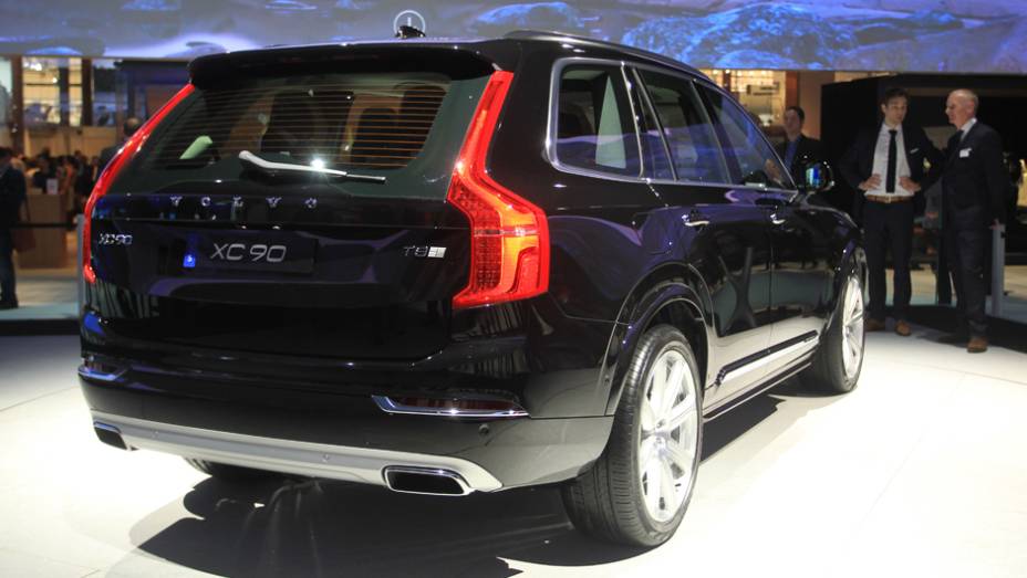 Volvo XC90 | <a href="https://gutenberg.quatrorodas.abril.com.br/galerias/saloes/paris/2014/direto-salao-paris-parte-2-803962.shtml" rel="migration">Veja mais: direto de Paris - Parte 2</a>