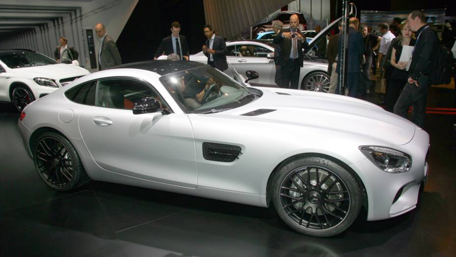 Mercedes AMG GT | <a href="https://gutenberg.quatrorodas.abril.com.br/noticias/saloes/paris-2014/mercedes-benz-revela-amg-gt-799359.shtml" rel="migration">Leia mais</a> | <a href="https://gutenberg.quatrorodas.abril.com.br/galerias/saloes/paris/2014/direto-salao-paris-parte-2-803962.shtml" rel="migration">Ve</a>