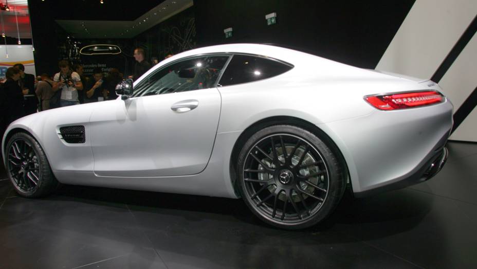 Mercedes AMG GT | <a href="https://gutenberg.quatrorodas.abril.com.br/noticias/saloes/paris-2014/mercedes-benz-revela-amg-gt-799359.shtml" rel="migration">Leia mais</a> | <a href="https://gutenberg.quatrorodas.abril.com.br/galerias/saloes/paris/2014/direto-salao-paris-parte-2-803962.shtml" rel="migration">Ve</a>