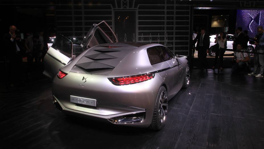 Divine DS concept | <a href="https://gutenberg.quatrorodas.abril.com.br/noticias/saloes/paris-2014/citroen-cria-conceito-futurista-divine-ds-798916.shtml" rel="migration">Leia mais</a> | <a href="https://gutenberg.quatrorodas.abril.com.br/galerias/saloes/paris/2014/direto-salao-paris-parte-2-" rel="migration"></a>