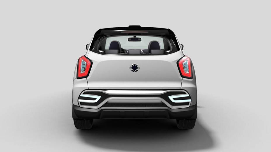 Para-choque traseiro tem desenho similar ao dianteiro | <a href="https://gutenberg.quatrorodas.abril.com.br/noticias/saloes/paris-2014/ssangyong-lanca-suv-salao-paris-799528.shtml" rel="migration">Leia mais</a>