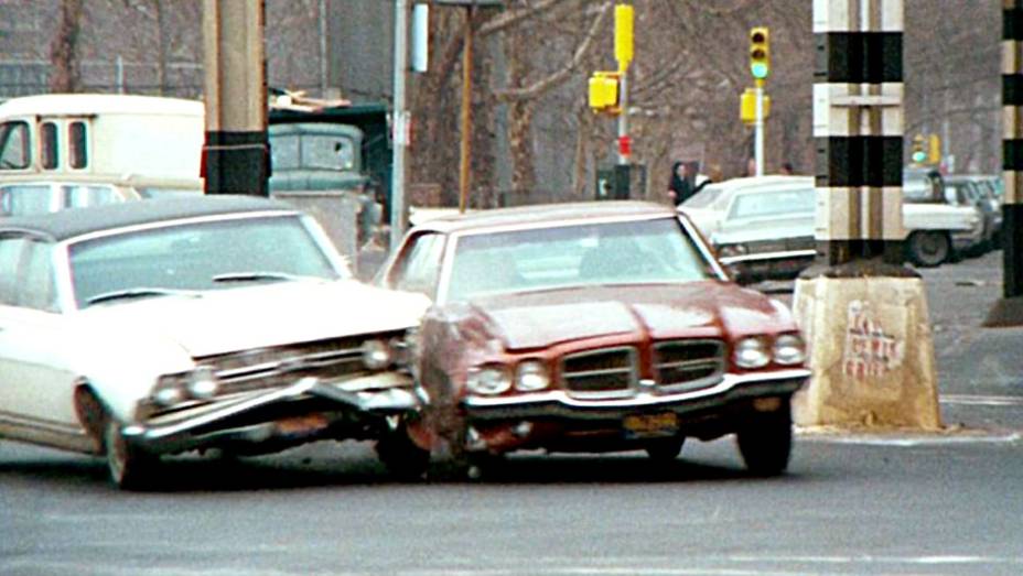 Operação França (1971) - Gene Hackman num Pontiac Le Mans 1971, costurando o tráfego sob trilhos elevados de trem até se deparar com uma mãe levando um carrinho de bebê no caminho. <a href="%20https://gutenberg.quatrorodas.abril.com.br/blogs/planeta-carro/2013/02/03/p" rel="migration"></a> Operação França (1971) - Gene Hackman num Pontiac Le Mans 1971, costurando o tráfego sob trilhos elevados de trem até se deparar com uma mãe levando um carrinho de bebê no caminho. <a href="%20https://gutenberg.quatrorodas.abril.com.br/blogs/planeta-carro/2013/02/03/p" rel="migration"></a>