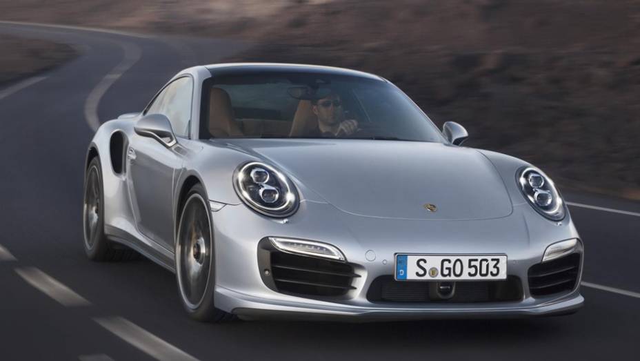 Com apresentação agendada para o Salão de Frankfurt, eles ocupam o topo da linha 911 | <a href="https://gutenberg.quatrorodas.abril.com.br/carros/lancamentos//porsche-911-turbo-911-turbo-s-740375.shtml" rel="migration">Leia mais</a>
