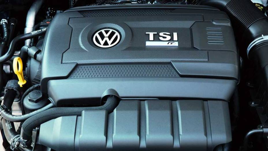 Motor 2.0 TSI é o mesmo do GTI, mas tem 80 cv a mais | <a href="https://gutenberg.quatrorodas.abril.com.br/saloes/frankfurt/2013/volkswagen-golf-r-752207.shtml" rel="migration">Leia mais</a>