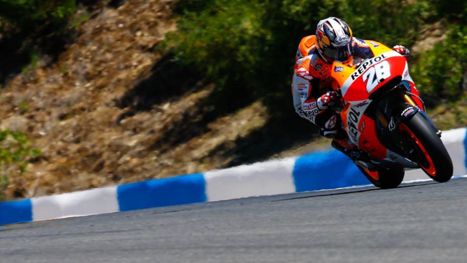 Pedrosa brigou muito com Jorge Lorenzo pelo terceiro posto. | <a href="https://gutenberg.quatrorodas.abril.com.br/moto/noticias/quatro-vezes-marquez-781513.shtml" rel="migration">Leia mais</a>