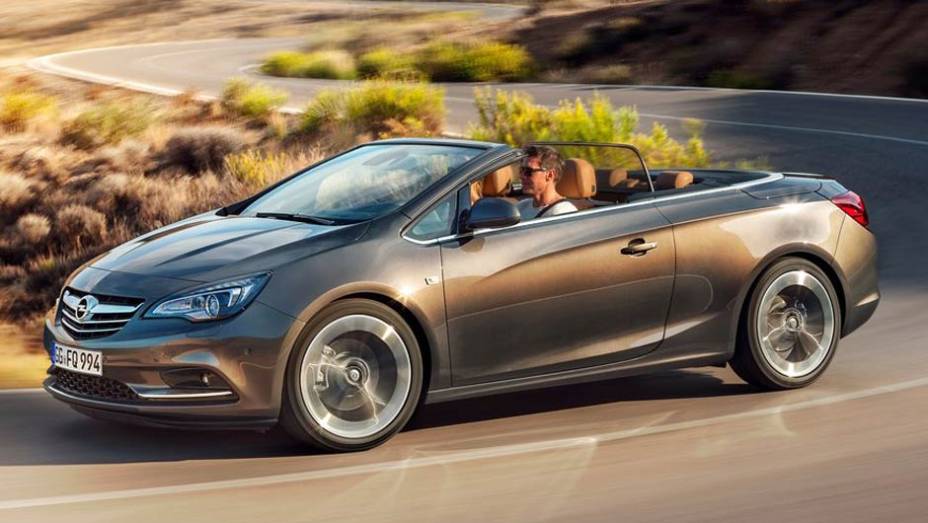 Famosa por modelos como o Astra Cabriolet, a Opel aposta no Cascada para tentar se reerguer | <a href="https://gutenberg.quatrorodas.abril.com.br/saloes/genebra/2013/opel-cascada-735367.shtml" rel="migration">Leia mais</a>