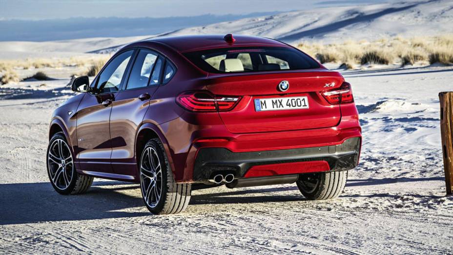 Atrás, as lanternas remetem a outro modelo da marca, o Série 4 Coupé | <a href="https://gutenberg.quatrorodas.abril.com.br/carros/lancamentos/bmw-x4-775640.shtml" rel="migration">Leia mais</a> Atrás, as lanternas remetem a outro modelo da marca, o Série 4 Coupé | <a href="https://gutenberg.quatrorodas.abril.com.br/carros/lancamentos/bmw-x4-775640.shtml" rel="migration">Leia mais</a>