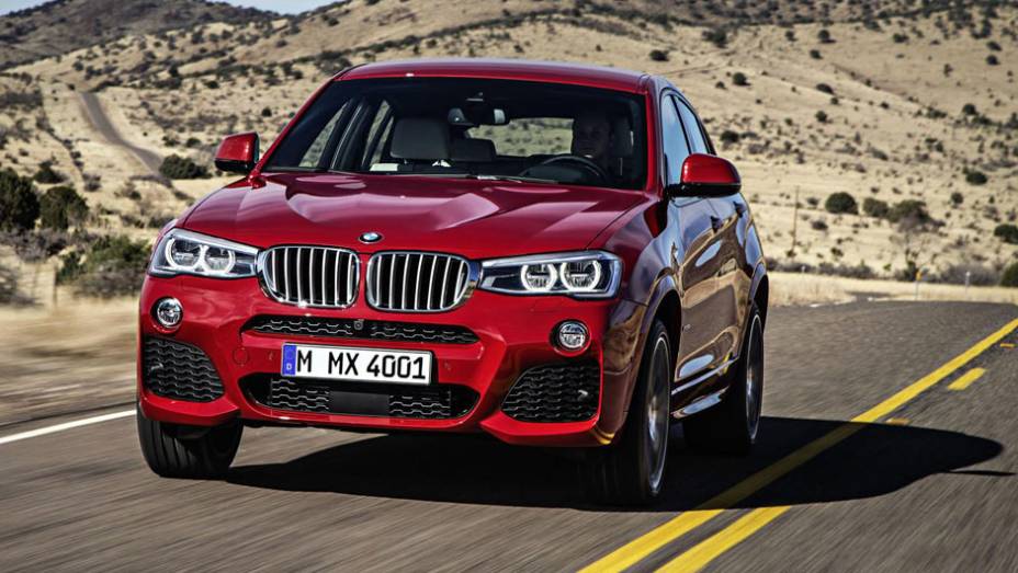 A grade dupla, marca registrada da BMW, está mais larga e pronunciada | <a href="https://gutenberg.quatrorodas.abril.com.br/carros/lancamentos/bmw-x4-775640.shtml" rel="migration">Leia mais</a> A grade dupla, marca registrada da BMW, está mais larga e pronunciada | <a href="https://gutenberg.quatrorodas.abril.com.br/carros/lancamentos/bmw-x4-775640.shtml" rel="migration">Leia mais</a>