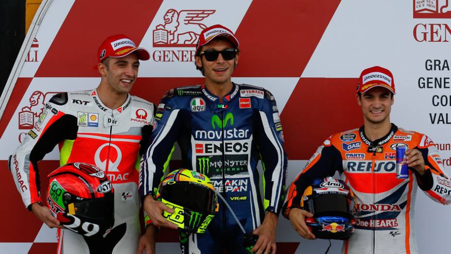 Valentino Rossi larga na pole do GP de Valência. | <a href="https://gutenberg.quatrorodas.abril.com.br/moto/noticias/motogp-rossi-pole-ultima-corrida-ano-810756.shtml" rel="migration">Leia mais</a>