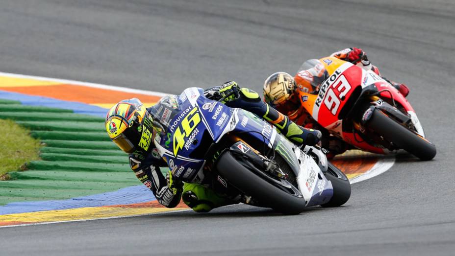 Valentino Rossi confirmou a segunda posição na corrida e no certame. | <a href="https://gutenberg.quatrorodas.abril.com.br/moto/noticias/motogp-marquez-vence-quebra-recorde-vitoria-temporada-811357.shtml" rel="migration">Leia mais</a>