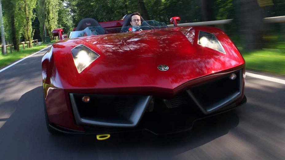 Codatronca, mistura entre o Chevrolet Corvette e a Lamborghini, ganha vers&atilde;o roadster