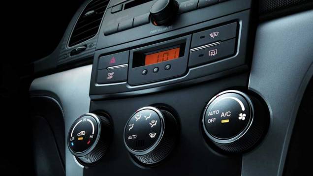 Ar-condicionado é automático | <a href="https://gutenberg.quatrorodas.abril.com.br/carros/lancamentos/ssangyong-korando-637990.shtml" rel="migration">Leia mais</a> Ar-condicionado é automático | <a href="https://gutenberg.quatrorodas.abril.com.br/carros/lancamentos/ssangyong-korando-637990.shtml" rel="migration">Leia mais</a>