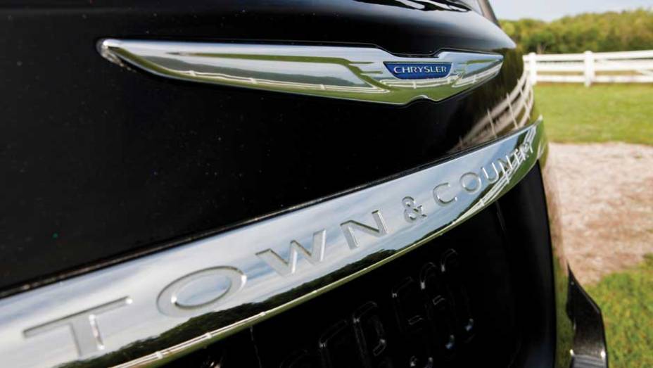 A Town & Country já está à venda no Brasil por 173.900 reais | <a href="https://gutenberg.quatrorodas.abril.com.br/carros/lancamentos/chrysler-town-country-638453.shtml" rel="migration">Leia mais</a>