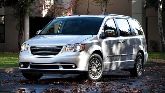 Ela é equipada com o motor Pentastar 3.6 V6 de 24 válvulas | <a href="https://gutenberg.quatrorodas.abril.com.br/carros/lancamentos/chrysler-town-country-638453.shtml" rel="migration">Leia mais</a> Ela é equipada com o motor Pentastar 3.6 V6 de 24 válvulas | <a href="https://gutenberg.quatrorodas.abril.com.br/carros/lancamentos/chrysler-town-country-638453.shtml" rel="migration">Leia mais</a>