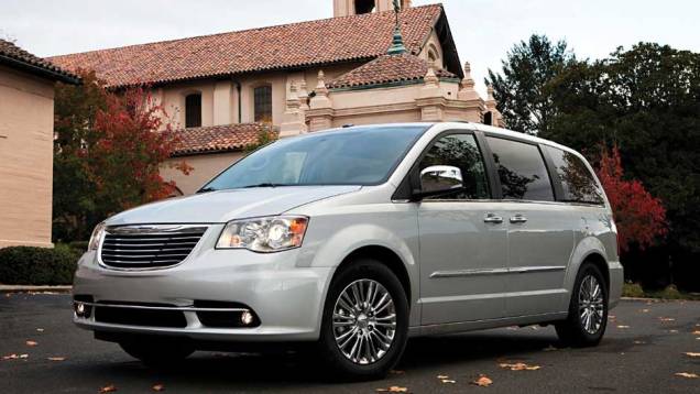A Town & Country está disponível em oito opções de cores | <a href="https://gutenberg.quatrorodas.abril.com.br/carros/lancamentos/chrysler-town-country-638453.shtml" rel="migration">Leia mais</a> A Town & Country está disponível em oito opções de cores | <a href="https://gutenberg.quatrorodas.abril.com.br/carros/lancamentos/chrysler-town-country-638453.shtml" rel="migration">Leia mais</a>