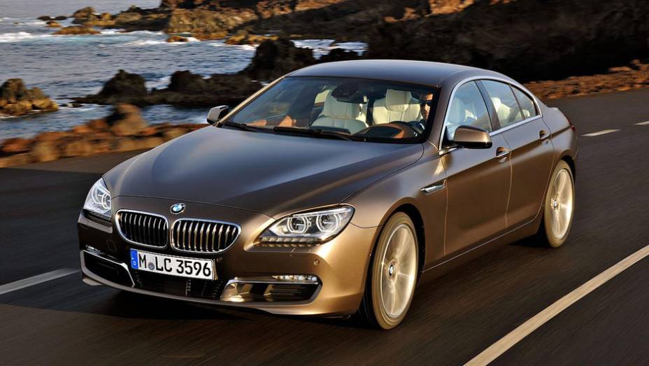 Inicialmente, a novidade terá três opções de motorização | <a href="https://gutenberg.quatrorodas.abril.com.br/saloes/genebra/2012/bmw-serie-g-gran-coupe-678484.shtml" rel="migration">Leia mais</a>