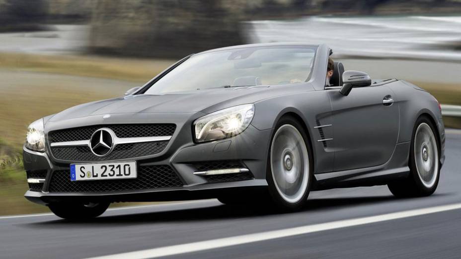 Nova geração do luxuoso conversível herda traços do SLS | <a href="https://gutenberg.quatrorodas.abril.com.br/carros/lancamentos/mercedes-benz-sl-652125.shtml" rel="migration">Leia mais</a>