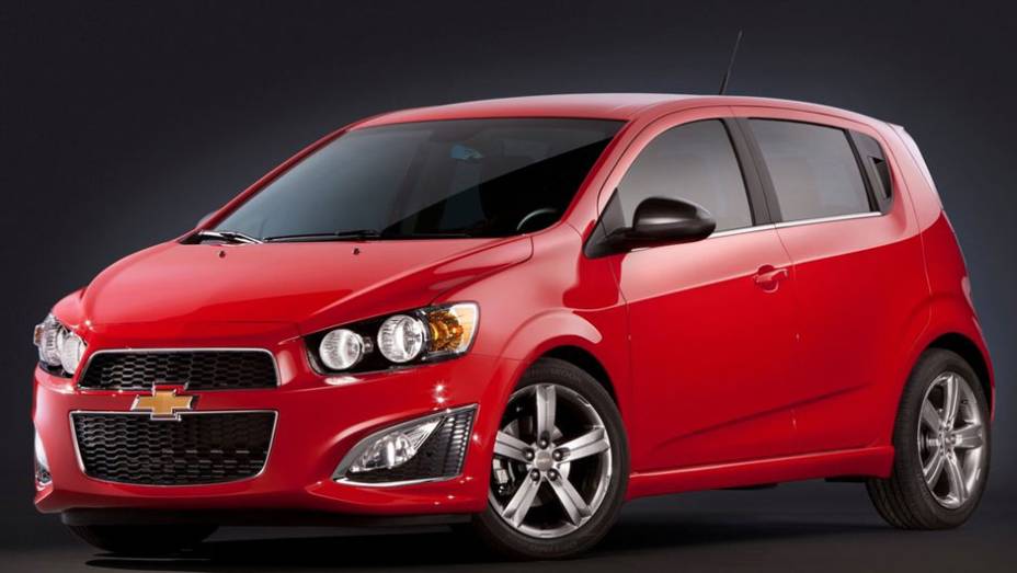 Modelo será mostrado no Salão de Detroit | <a href="https://gutenberg.quatrorodas.abril.com.br/noticias/chevrolet-revela-imagens-sonic-rs-310416_p.shtml" rel="migration">Leia mais</a>