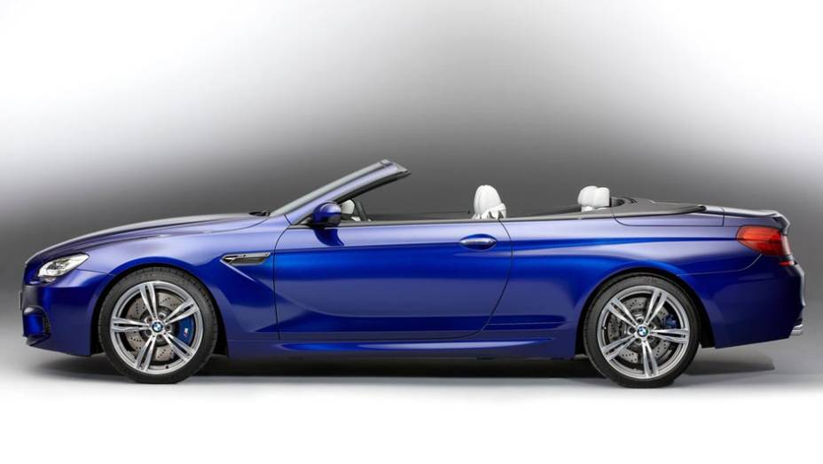 Quatro pessoas viajam com conforto (e rapidez) a bordo do novo esportivo da BMW | <a href="https://gutenberg.quatrorodas.abril.com.br/saloes/genebra/2012/bmw-m6-678571.shtml" rel="migration">Leia mais</a>
