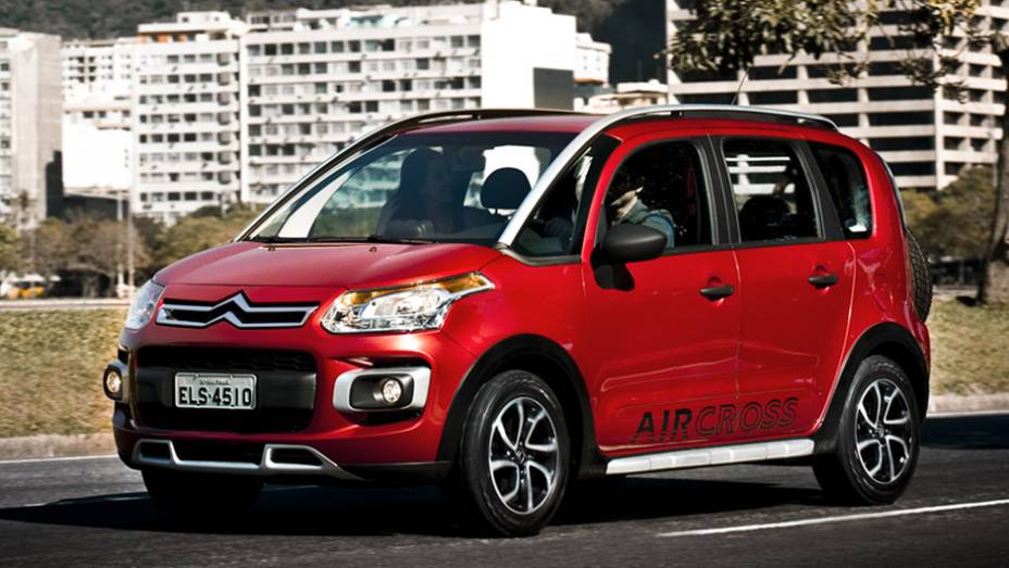 Aventureiro urbano tem motor 1.6 16V flex, que gera 113 cv de potência | <a href="https://gutenberg.quatrorodas.abril.com.br/carros/lancamentos/citroen-aircross-591224.shtml" rel="migration">Leia mais</a>