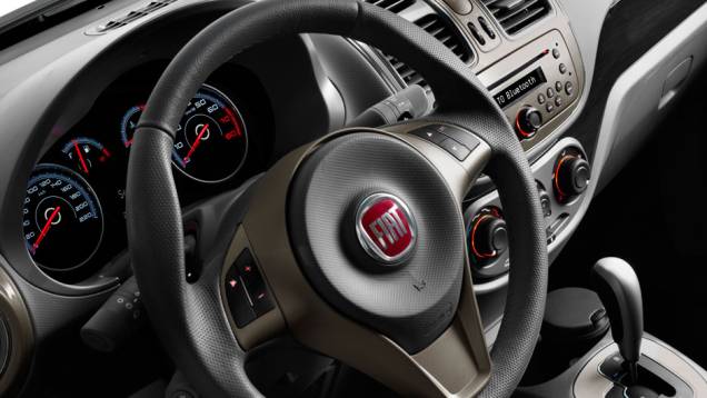 Acabamento da cabine é satisfatório para um sedã compacto | <a href="https://gutenberg.quatrorodas.abril.com.br/carros/lancamentos/fiat-grand-siena-680146.shtml" rel="migration">Leia mais</a> Acabamento da cabine é satisfatório para um sedã compacto | <a href="https://gutenberg.quatrorodas.abril.com.br/carros/lancamentos/fiat-grand-siena-680146.shtml" rel="migration">Leia mais</a>