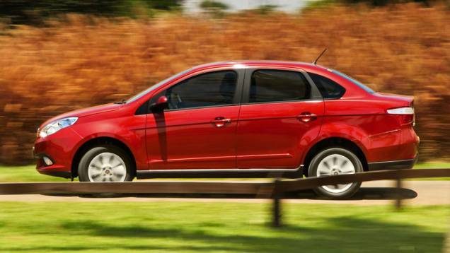 O Grand Siena faz jus ao nome: ele é 14 centímetros maior que o antigo sedã | <a href="https://gutenberg.quatrorodas.abril.com.br/carros/lancamentos/fiat-grand-siena-680146.shtml" rel="migration">Leia mais</a> O Grand Siena faz jus ao nome: ele é 14 centímetros maior que o antigo sedã | <a href="https://gutenberg.quatrorodas.abril.com.br/carros/lancamentos/fiat-grand-siena-680146.shtml" rel="migration">Leia mais</a>