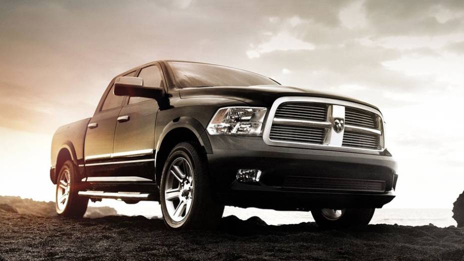 Grandalhona, picape americana volta ao Brasil | <a href="https://gutenberg.quatrorodas.abril.com.br/salao-do-automovel/2012/carros/2500-laramie-704034.shtml" rel="migration">Leia mais</a>
