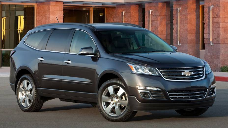 Os faróis são novos e a grade é inspirada no Malibu. | <a href="https://gutenberg.quatrorodas.abril.com.br/saloes/nova-york/2012/chevrolet-traverse-680860.shtml" rel="migration">Leia mais</a>