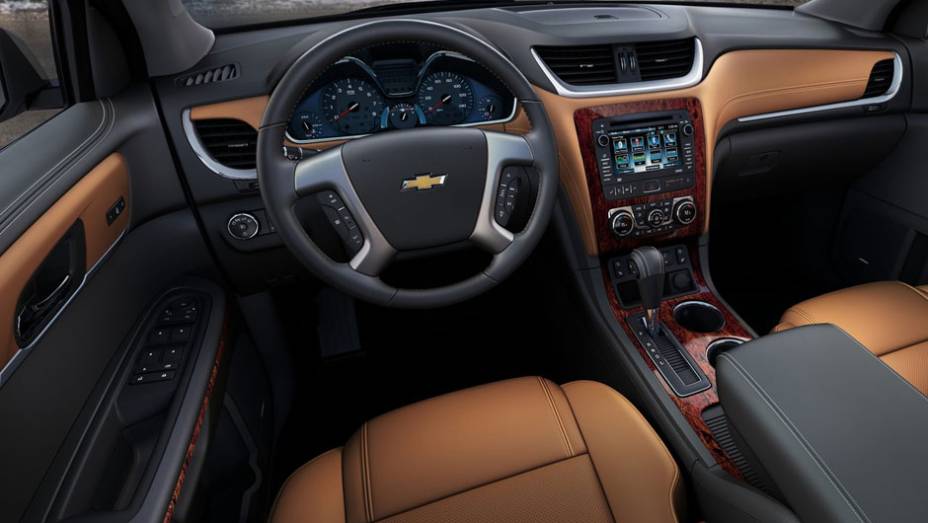 Por dentro, as novidades estão no acabamento com plástico mais agradável ao toque. | <a href="https://gutenberg.quatrorodas.abril.com.br/saloes/nova-york/2012/chevrolet-traverse-680860.shtml" rel="migration">Leia mais</a>