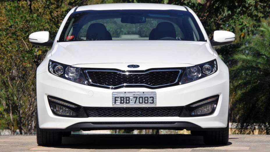 Motor &eacute; Theta II 2.4 16V de quatro cilindros em linha CVV | <a href="https://gutenberg.quatrorodas.abril.com.br/carros/lancamentos/kia-optima-681089.shtml" rel="migration">Leia mais</a>