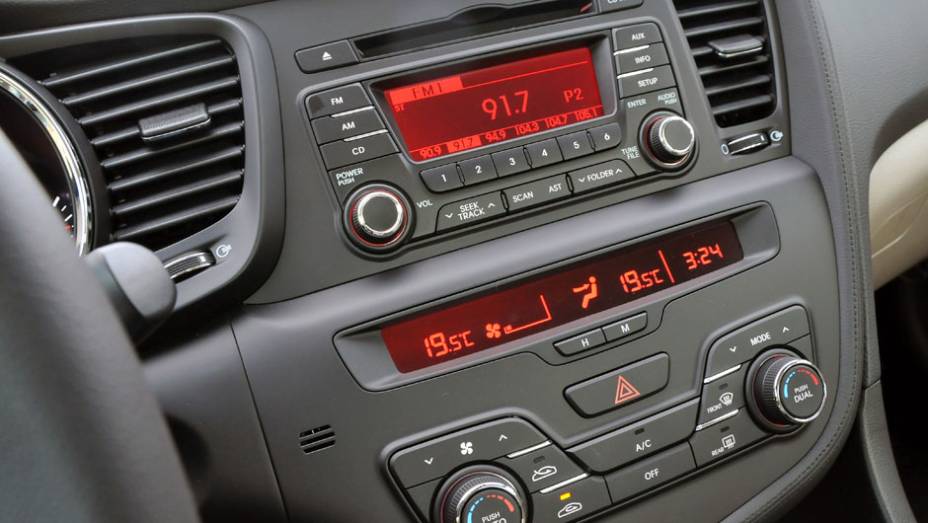 Transmiss&atilde;o &eacute; de seis velocidades sequencial, com paddle-shift | <a href="https://gutenberg.quatrorodas.abril.com.br/carros/lancamentos/kia-optima-681089.shtml" rel="migration">Leia mais</a>