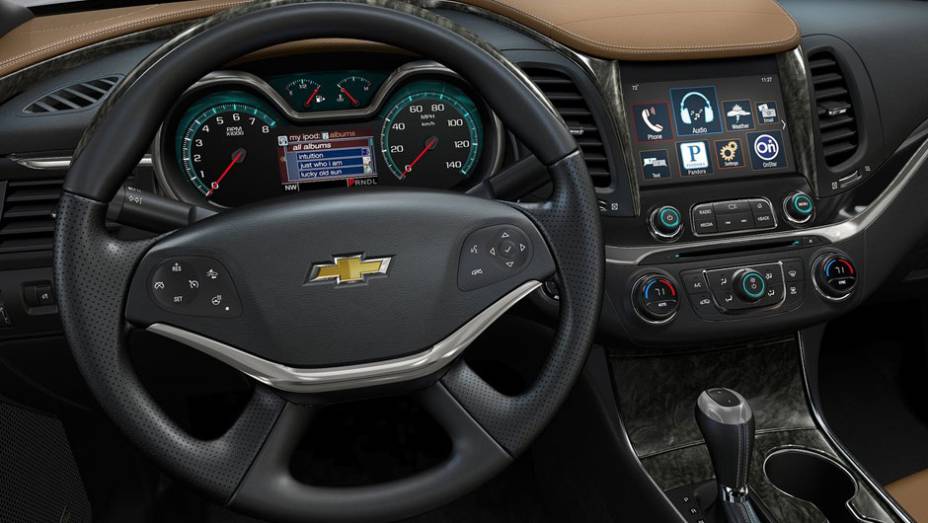 Interior é equipado com uma tela sensível ao toque de oito polegadas | <a href="https://gutenberg.quatrorodas.abril.com.br/saloes/nova-york/2012/chevrolet-impala-681135.shtml" rel="migration">Leia mais</a>