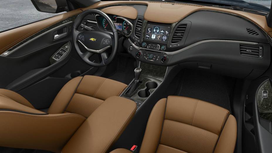 Revestimentos de luxo permeiam o interior do modelo | <a href="https://gutenberg.quatrorodas.abril.com.br/saloes/nova-york/2012/chevrolet-impala-681135.shtml" rel="migration">Leia mais</a>