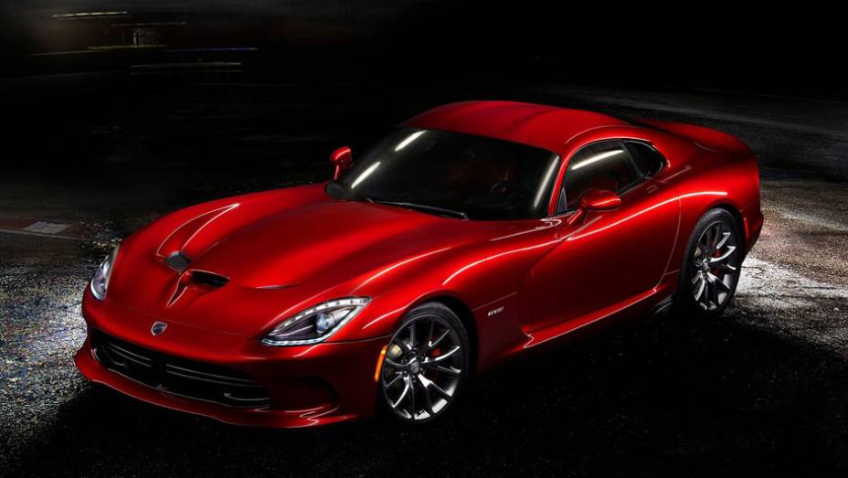 Modelo é equipado com motor V10| <a href="https://gutenberg.quatrorodas.abril.com.br/saloes/nova-york/2012/srt-viper-681186.shtml" rel="migration">Leia mais</a>