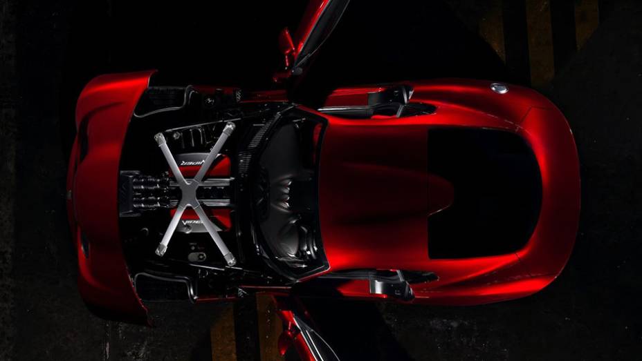 Motor teve pot&ecirc;ncia aumentada em 50 cavalos| <a href="https://gutenberg.quatrorodas.abril.com.br/saloes/nova-york/2012/srt-viper-681186.shtml" rel="migration">Leia mais</a>