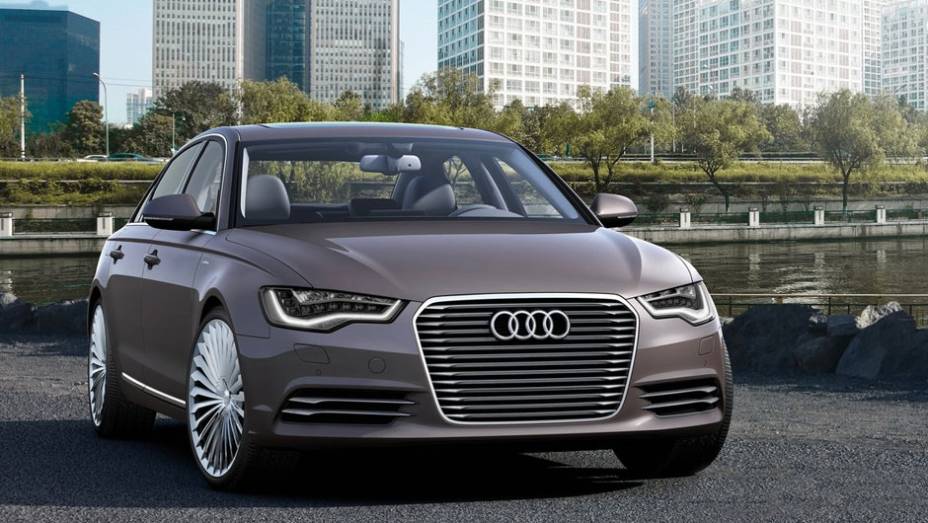 Sed&atilde; h&iacute;brido &eacute; baseado no j&aacute; consolidado A6 | <a href="https://gutenberg.quatrorodas.abril.com.br/saloes/pequim/2012/audi-a6-l-e-tron-682722.shtml" rel="migration">Leia mais</a>