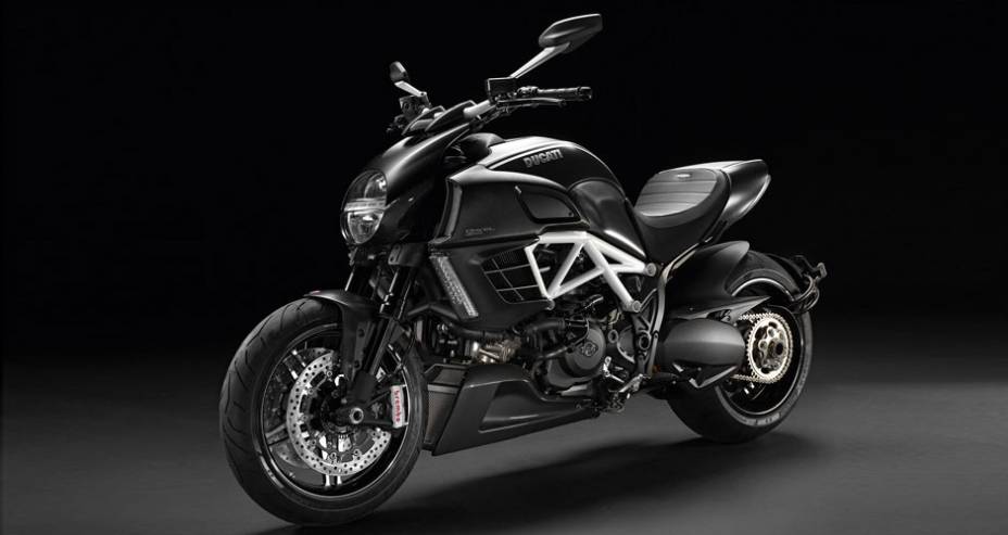 Diavel: lançada mundialmente no Salão de Milão de 2011, a moto cativa pelo estilo agressivo e pelo desempenho dos 162 cv
