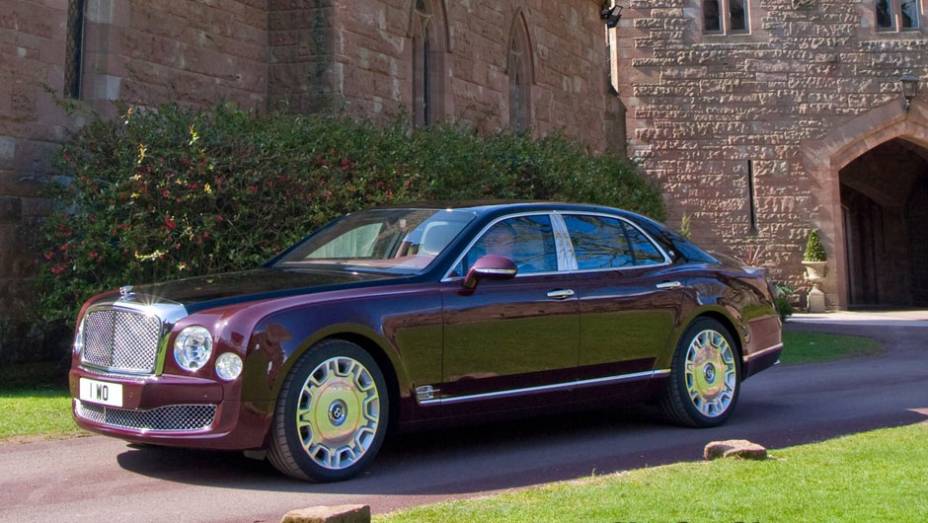 Modelo apresentado em Pequim também comemora primeira concessionária na China | <a href="https://gutenberg.quatrorodas.abril.com.br/saloes/pequim/2012/bentley-mulsanne-diamond-jubilee-682788.shtml" rel="migration">Leia mais</a>