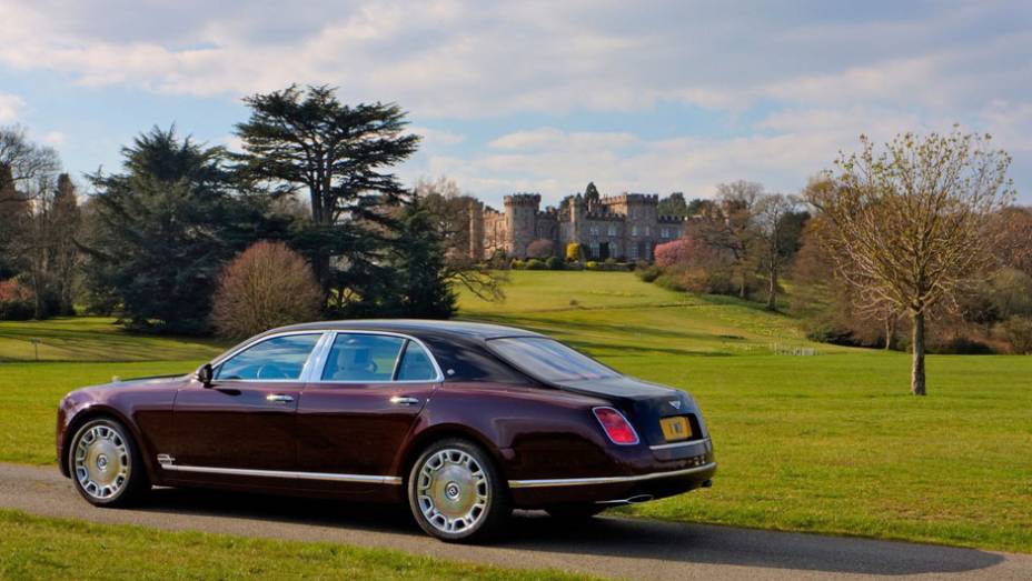 Carro terá apenas 60 unidades | <a href="https://gutenberg.quatrorodas.abril.com.br/saloes/pequim/2012/bentley-mulsanne-diamond-jubilee-682788.shtml" rel="migration">Leia mais</a>