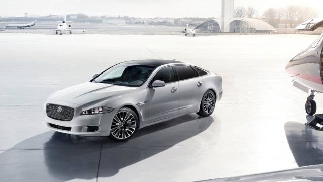 As entradas de ar são novas e agora estão cromadas | <a href="https://gutenberg.quatrorodas.abril.com.br/saloes/pequim/2012/jaguar-xj-ultimate-682745.shtml" rel="migration">Leia mais</a> As entradas de ar são novas e agora estão cromadas | <a href="https://gutenberg.quatrorodas.abril.com.br/saloes/pequim/2012/jaguar-xj-ultimate-682745.shtml" rel="migration">Leia mais</a>