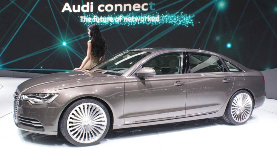 Audi A6 L e-tron | <a href="https://gutenberg.quatrorodas.abril.com.br/galerias/saloes/pequim/2012/audi-a6-l-682717.shtml" rel="migration">Veja mais fotos</a>