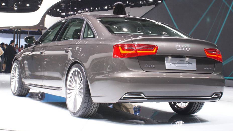 Audi A6 L e-tron | <a href="https://gutenberg.quatrorodas.abril.com.br/galerias/saloes/pequim/2012/audi-a6-l-682717.shtml" rel="migration">Veja mais fotos</a>