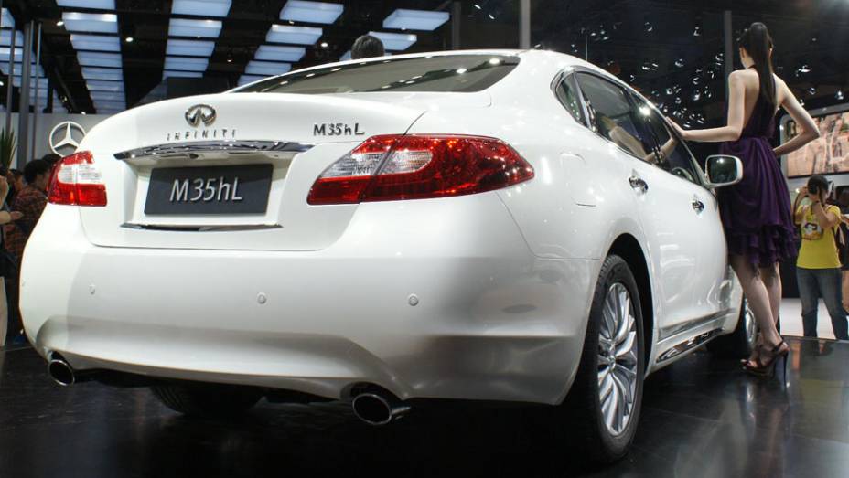 Infiniti M35hL | <a href="https://gutenberg.quatrorodas.abril.com.br/saloes/pequim/2012/infiniti-m35hl-682861.shtml" rel="migration">Leia mais</a>