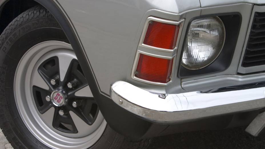Com 140 cv debaixo do capô, o SS conseguia chegar aos 169,49 km/h, uma marca bastante impressionante para a época | <a href="https://gutenberg.quatrorodas.abril.com.br/classicos/faixa/opala-ss-melhor-esportivo-nacional-683530.shtml" rel="migration">Leia mais</a>