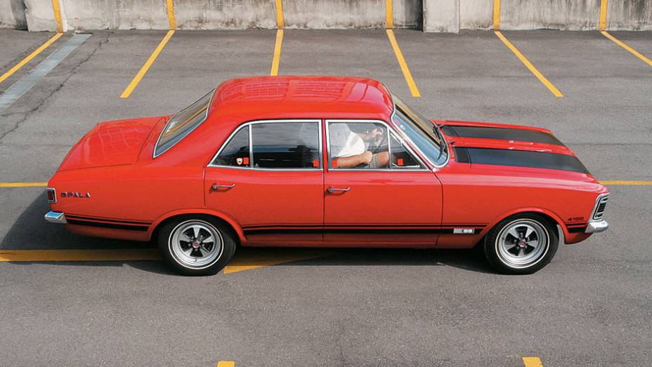 Já o sedã existiu desde o fim dos anos 60, mas acabou sendo ofuscado pela exuberância do cupê; nos testes, o sedã acelerava mais rápido, mas ficava para trás na velocidade máxima | <a href="https://gutenberg.quatrorodas.abril.com.br/classicos/faixa/opala-ss-melhor-es" rel="migration"></a> Já o sedã existiu desde o fim dos anos 60, mas acabou sendo ofuscado pela exuberância do cupê; nos testes, o sedã acelerava mais rápido, mas ficava para trás na velocidade máxima | <a href="https://gutenberg.quatrorodas.abril.com.br/classicos/faixa/opala-ss-melhor-es" rel="migration"></a>