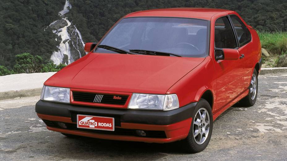 Um mês após a apresentação do Uno, foi a vez do Tempra Turbo chegar às ruas; além do estilo agressivo, o sedã chamava atenção pelo comportamento nervoso do motor 2.0 turbo, que despejava 165 cv no asfalto; os fãs do Facebook levaram o Tempra até as quarta Um mês após a apresentação do Uno, foi a vez do Tempra Turbo chegar às ruas; além do estilo agressivo, o sedã chamava atenção pelo comportamento nervoso do motor 2.0 turbo, que despejava 165 cv no asfalto; os fãs do Facebook levaram o Tempra até as quarta