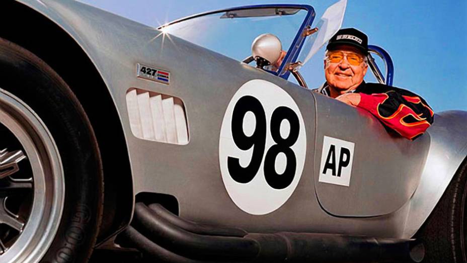 Carroll Shelby, o fundador da Shelby, montadora de muscle-cars, faleceu aos 89 anos. Veja a seguir os principais carros desenvolvidos pelo lendário entusiasta | Fotos: divulgação | <a href="https://gutenberg.quatrorodas.abril.com.br/noticias/carrol-shelby-morre-aos-8" rel="migration"></a>