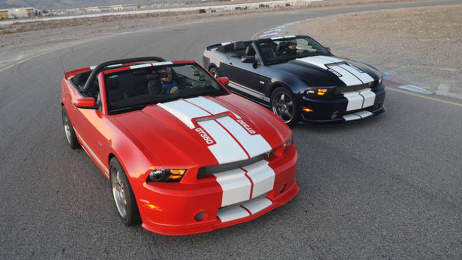 Shelby GT350 2012: edição limitada a 350 unidades ganhou carroceria conversível depois de 40 anos | <a href="https://gutenberg.quatrorodas.abril.com.br/noticias/carrol-shelby-morre-aos-89-anos-321336_p.shtml" target="_blank" rel="migration">Carroll Shelby morre aos 89 anos</a> |